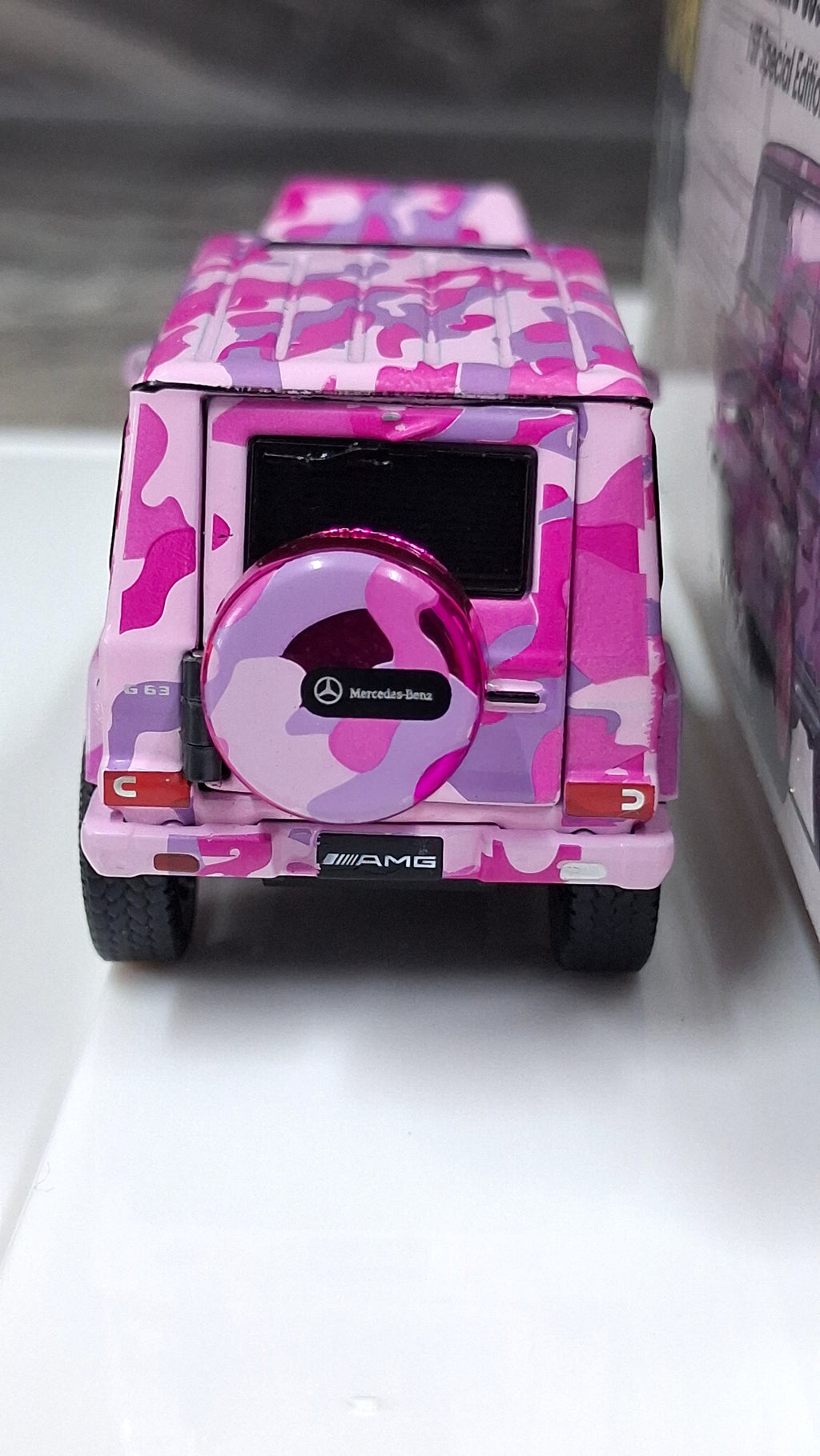 Mercedes Benz - AMG G63 | Pink camouflage 1:64 ERA CAR