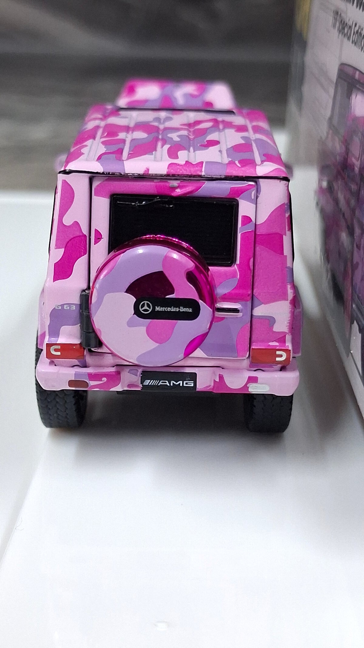 Mercedes Benz - AMG G63 | Pink camouflage 1:64 ERA CAR