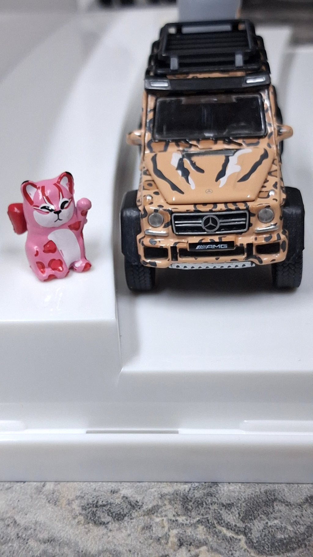 Mercedes Benz - G63 AMG | 6×6 with leopard car family 1:64 ERA CAR