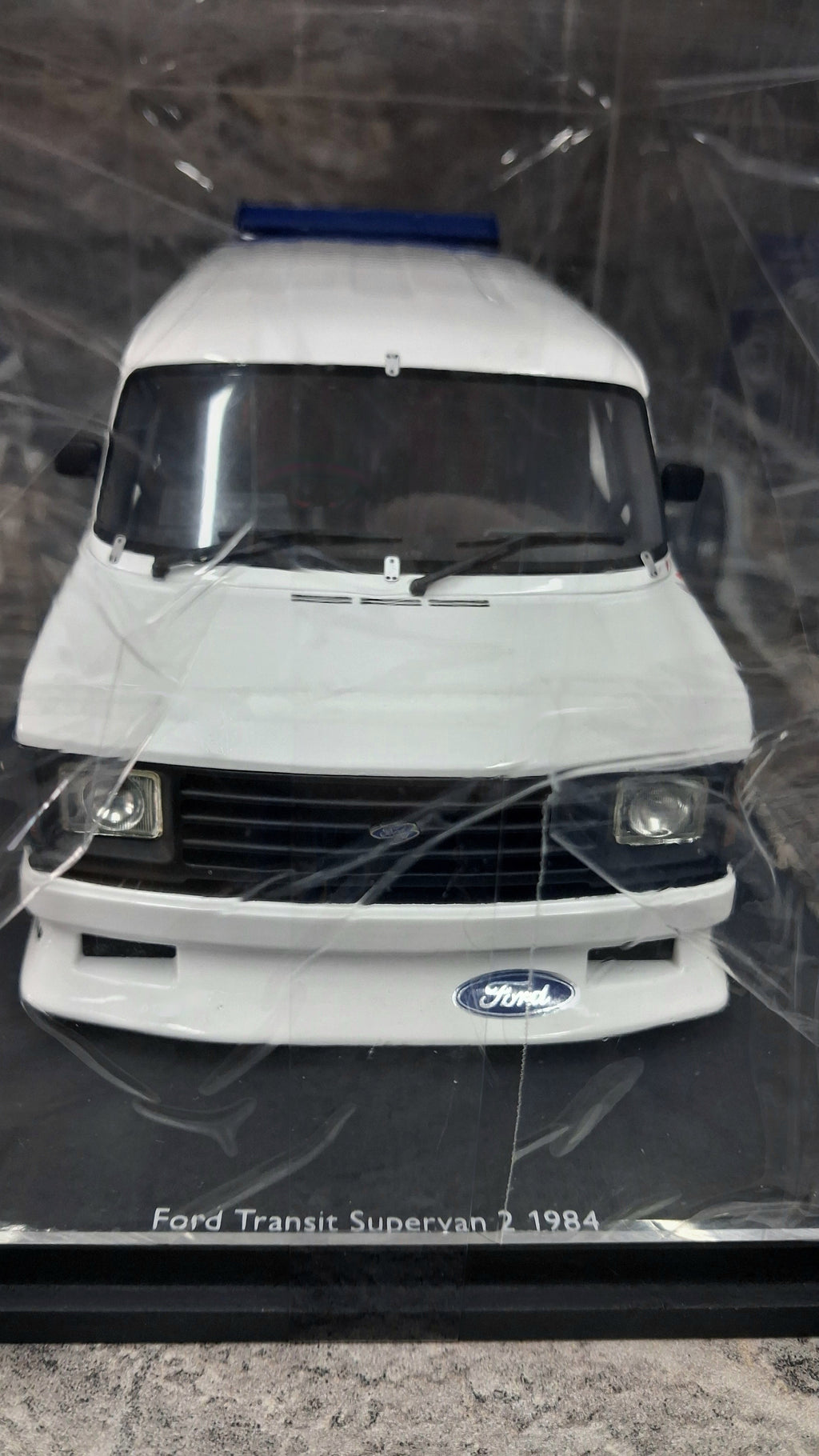 Ford Transit - 1984 Supervan 2 | 1:18 SCHUCO