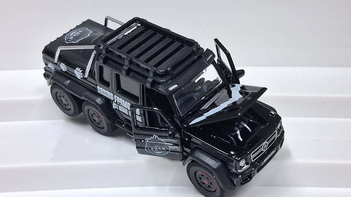 Mercedes Benz - G63 AMG | 6×6 with black bear family 1:64 ERA CAR