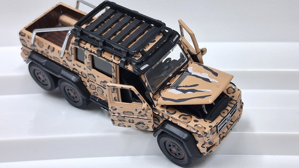 Mercedes Benz - G63 AMG | 6×6 with leopard car family 1:64 ERA CAR