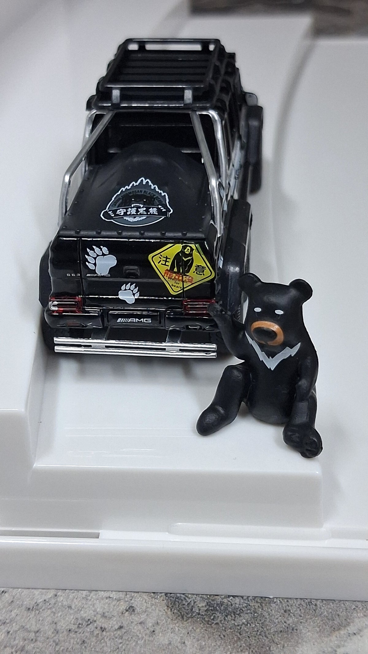 Mercedes Benz - G63 AMG | 6×6 with black bear family 1:64 ERA CAR