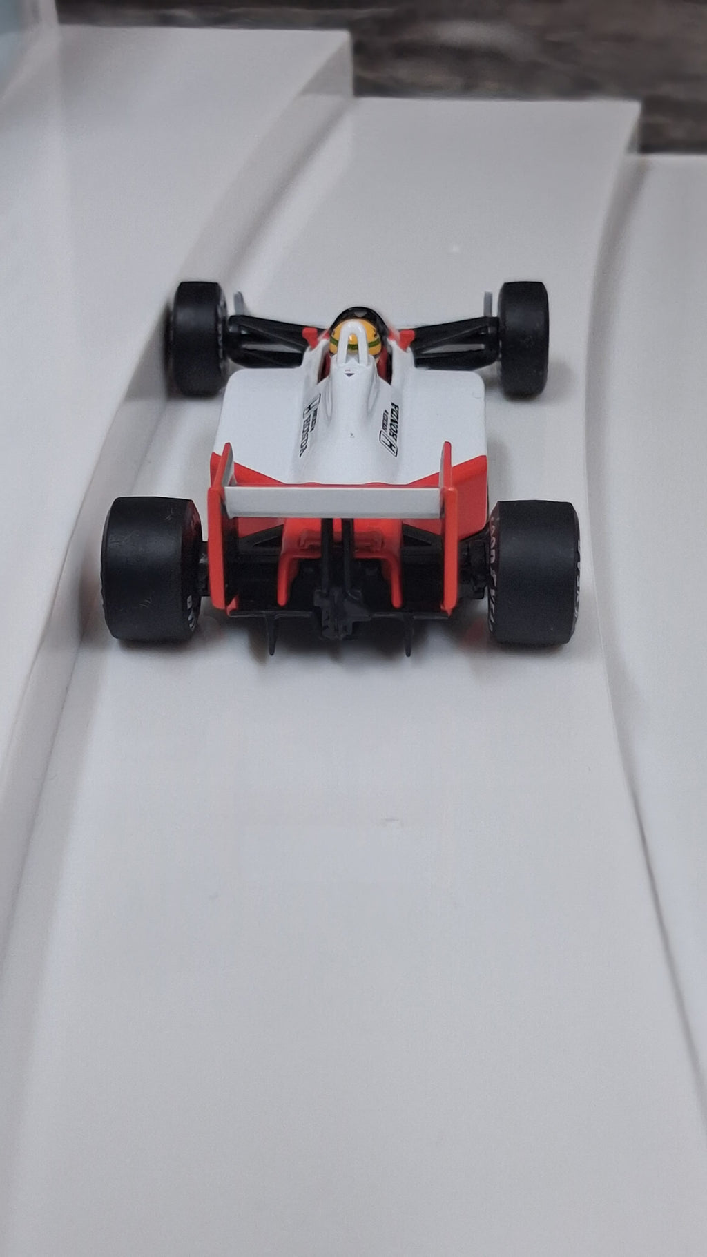 McLaren - MP4/4 #12 | 1988 Japanese Grand Prix - Winner 1:64 MINI GT