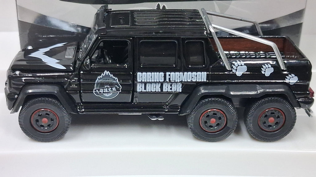 Mercedes Benz - G63 AMG | 6×6 with black bear family 1:64 ERA CAR