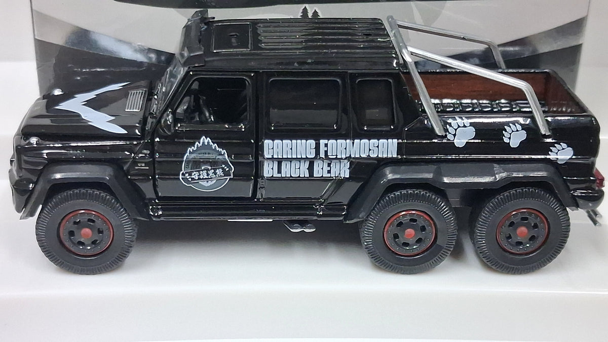 Mercedes Benz - G63 AMG | 6×6 with black bear family 1:64 ERA CAR
