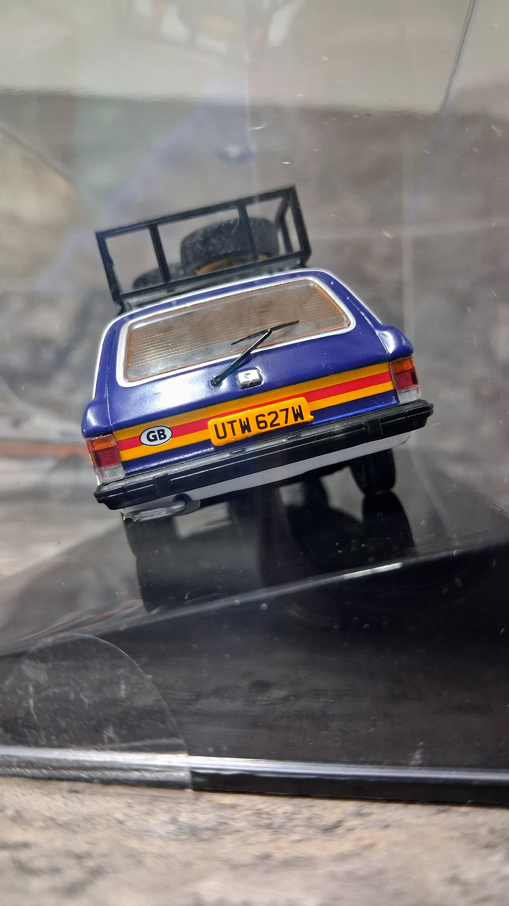 Ford Granada - mk2 Turnier | 1980 Rothmans Rally Assistance - 1:43 IXO