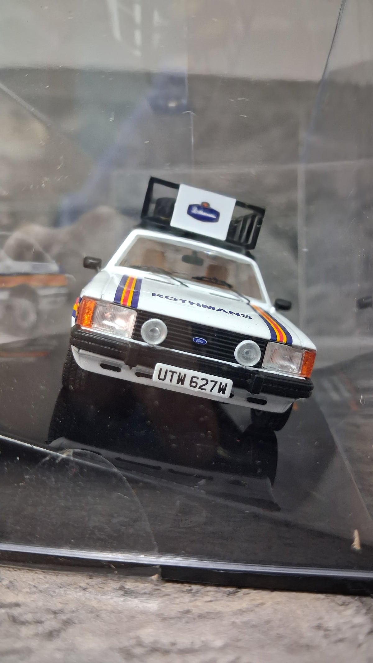Ford Granada - mk2 Turnier | 1980 Rothmans Rally Assistance - 1:43 IXO
