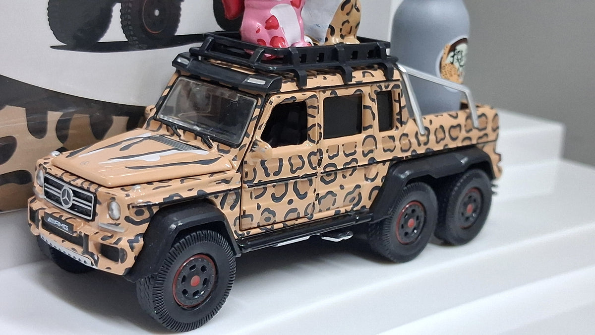Mercedes Benz - G63 AMG | 6×6 with leopard car family 1:64 ERA CAR
