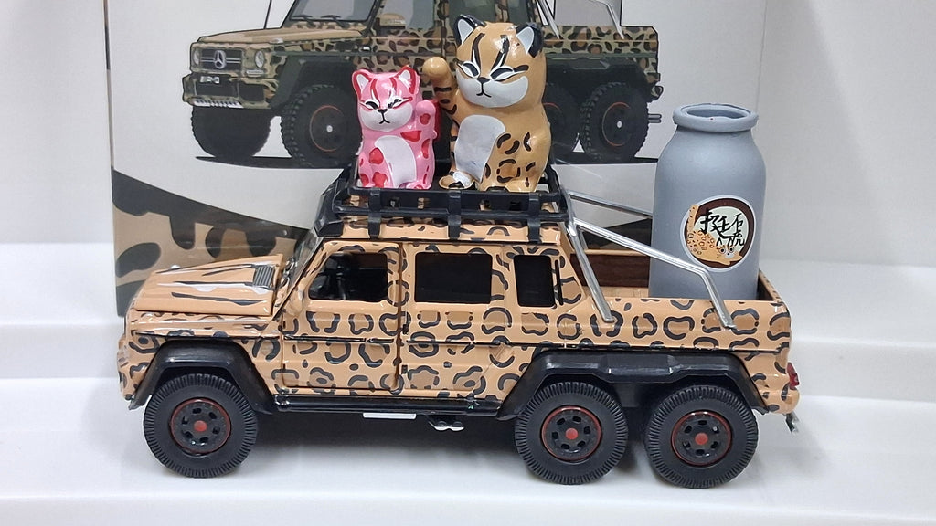 Mercedes Benz - G63 AMG | 6×6 with leopard car family 1:64 ERA CAR